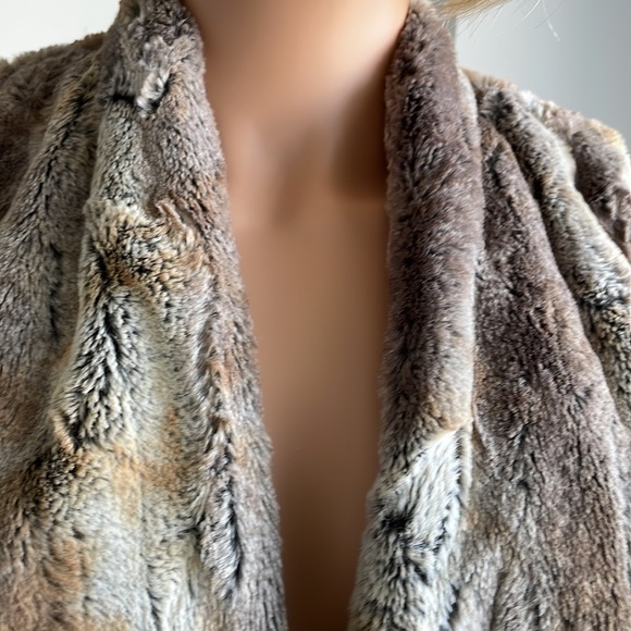 BLU MOON FAUX FUR OPEN VEST - Picture 5 of 6